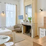 Centre - Superb Equipped Studio! * ליל