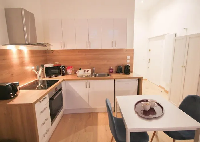 Centre - Superb Equipped Studio!