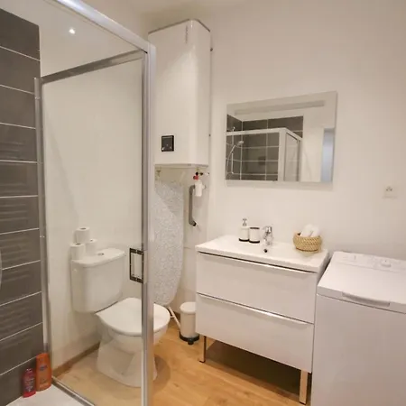 Centre - Superb Equipped Studio! *