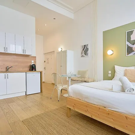 Centre - Superb Equipped Studio!