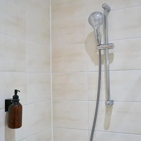Centre - Superb Equipped Studio!