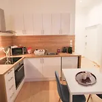 Centre - Superb Equipped Studio!