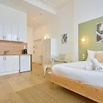 Centre - Superb Equipped Studio!