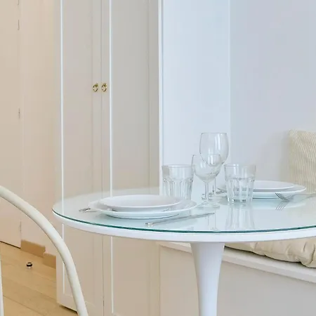 Centre - Superb Equipped Studio!